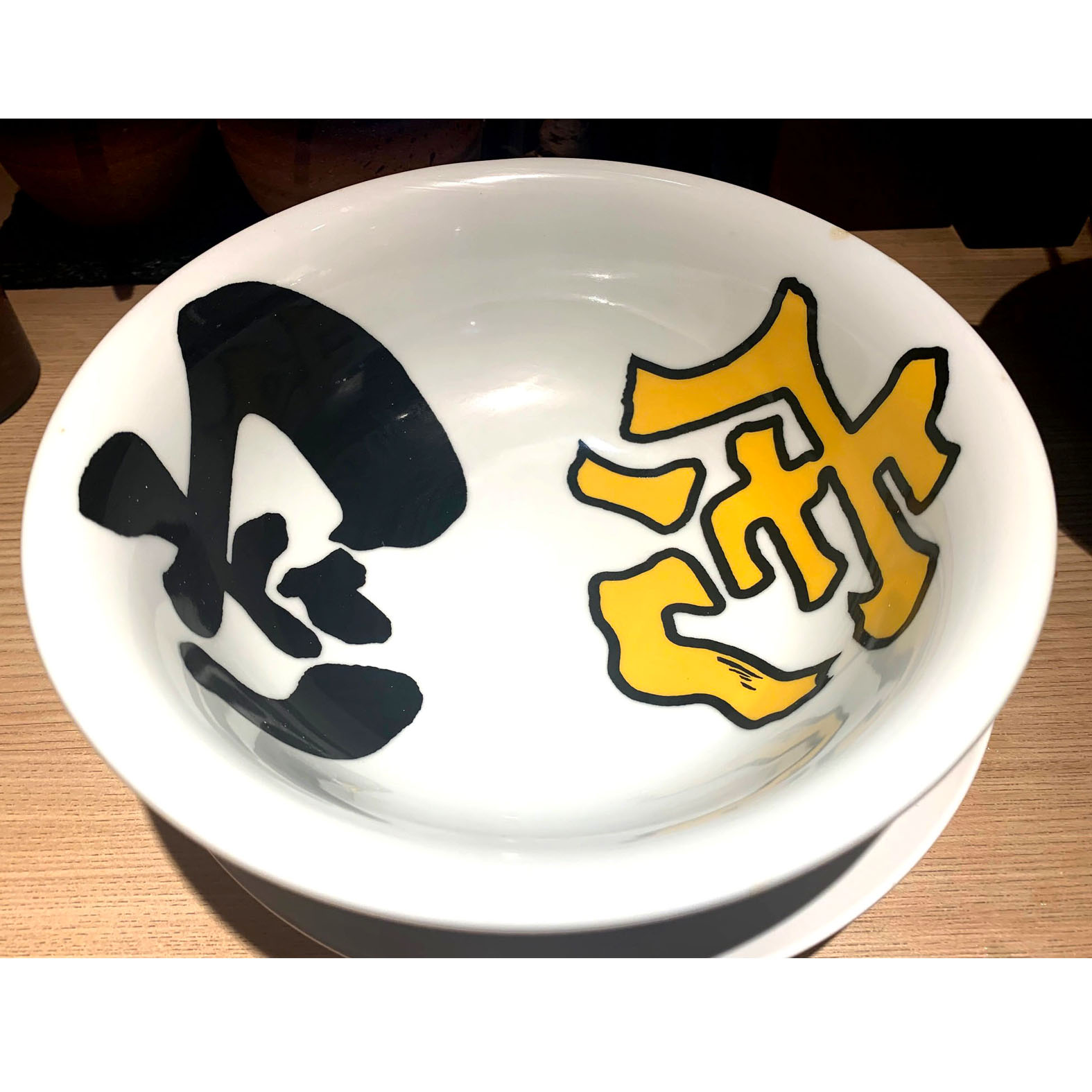 麺や兼虎(PARCO店）<br />
丼ぶりロゴ